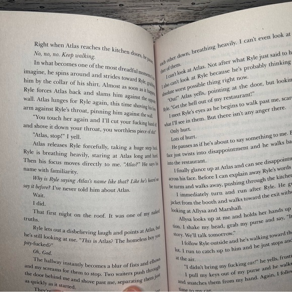 It Ends With Us by Colleen Hoover Book EUC - Picture 3 of 3